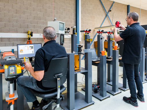 Kalibrierung von Baulasern, Totalstationen und GPS in einer autorisierten und nach ISO9001-2008 zertifizierten Abteilung